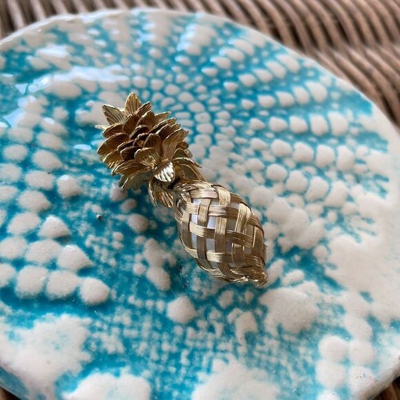 Vintage 3D Pineapple Brooch Woven Over Pearl - Picture 1 of 4
